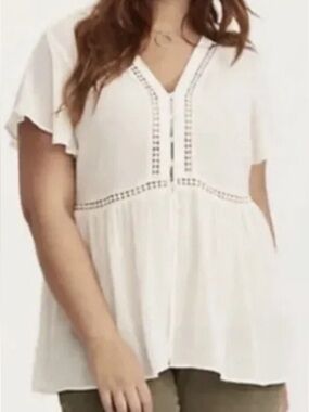NWT Torrid Ivory Cream Lace Up Baby Doll Top- Size 0